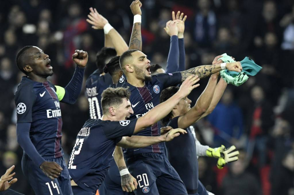 库里巅峰对决，内马尔与80激战巴黎圣日耳曼分钟，爆冷胜负难料！